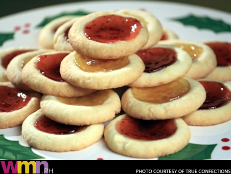 10 Holiday Cookie Ideas butter cookies with jam scoops